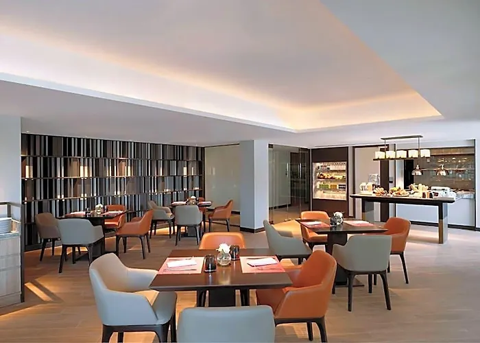 Отель Marriott Executive Bangkok, Sukhumvit 50 5*