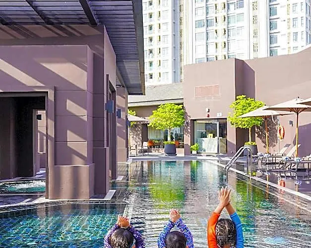 Marriott Executive Bangkok, Sukhumvit 50 5*