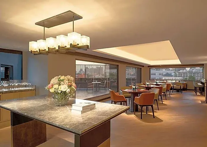 Отель Marriott Executive Bangkok, Sukhumvit 50 Бангкок